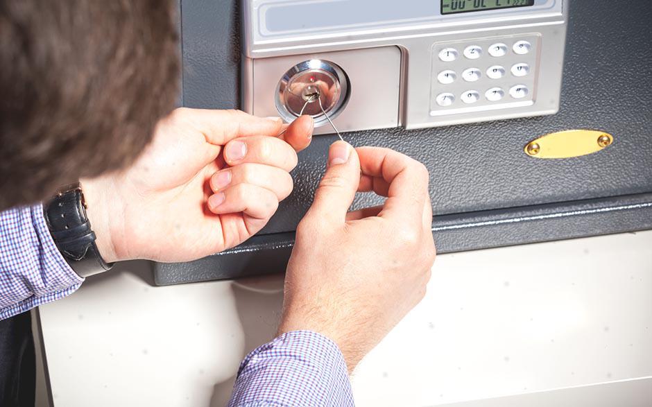 serrurier prix ouverture de porte Égly