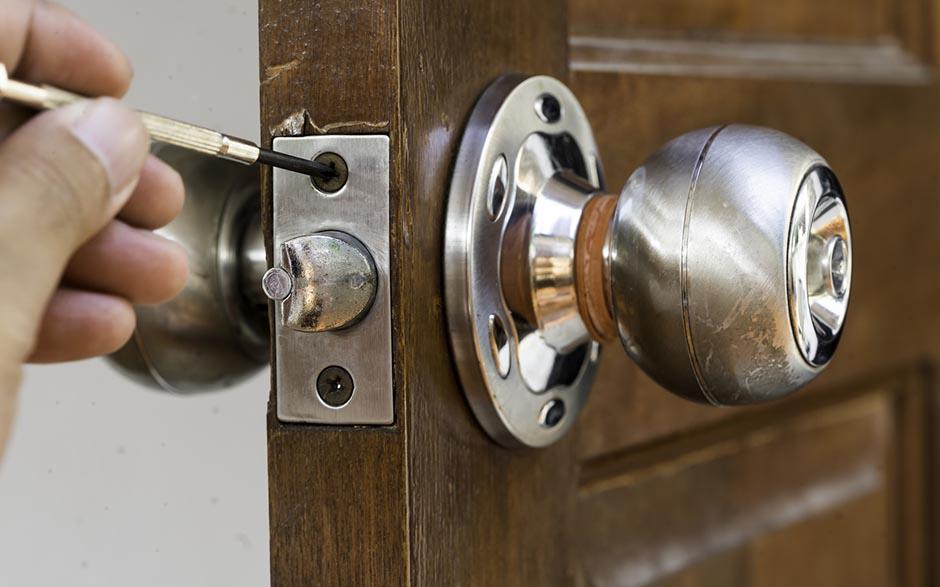 serrurier prix ouverture de porte Égly